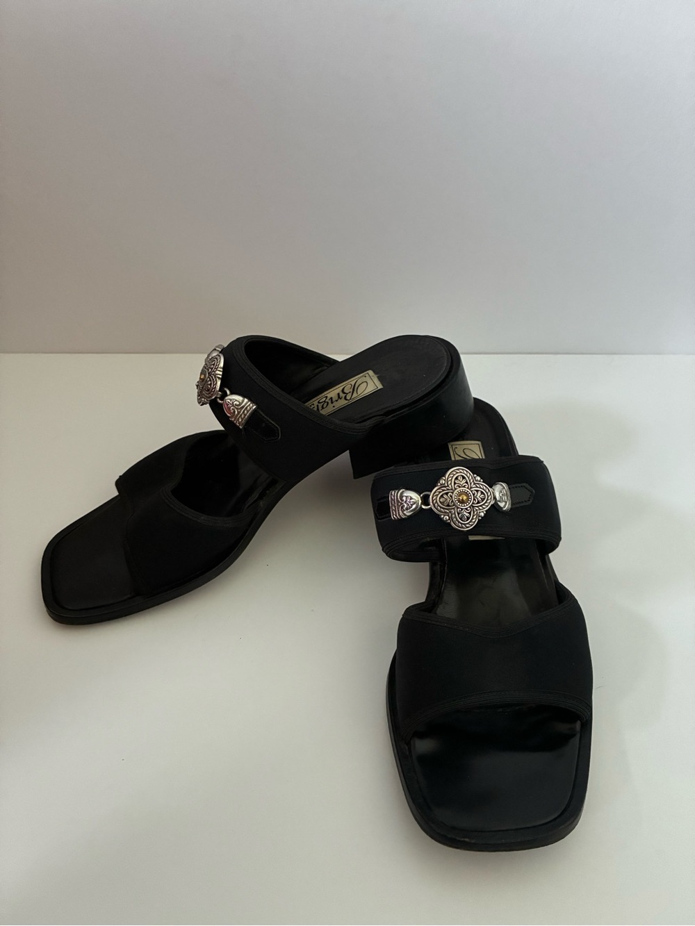 Vintage Brighton Sandals Silver-Tone Decorative Medallions Sz. 6.5